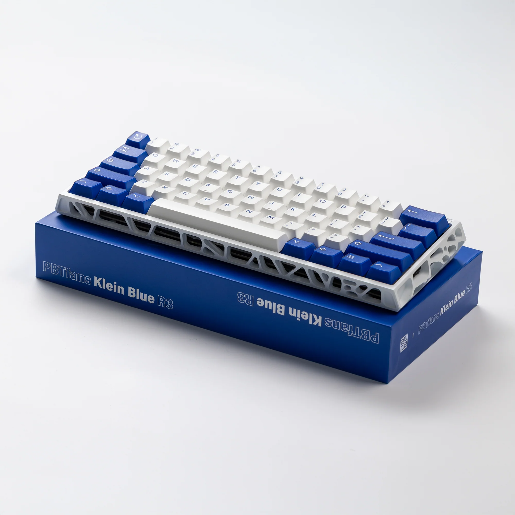 Ready to use Holy60 Keyboard with PBTfans Klein Blue R3
